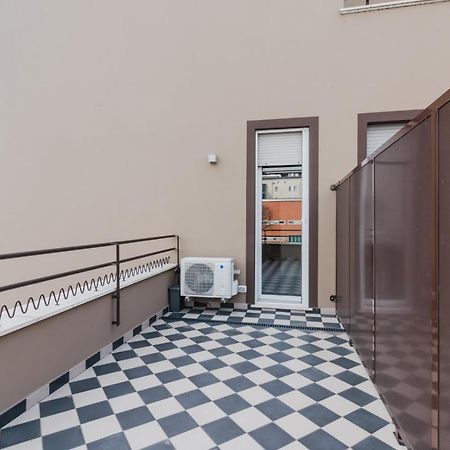 Apartamento Pavia Tower - By Host4U Exterior foto