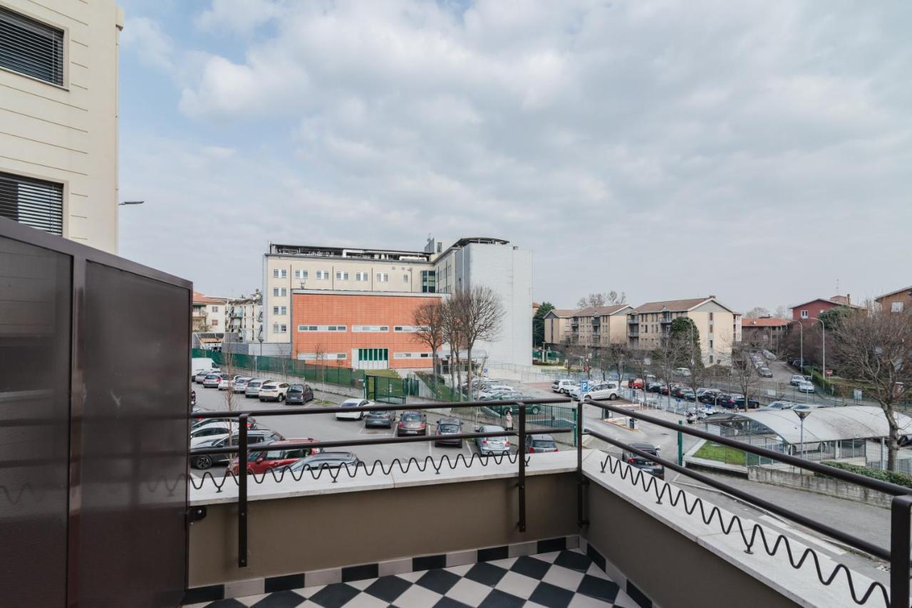 Apartamento Pavia Tower - By Host4U Exterior foto