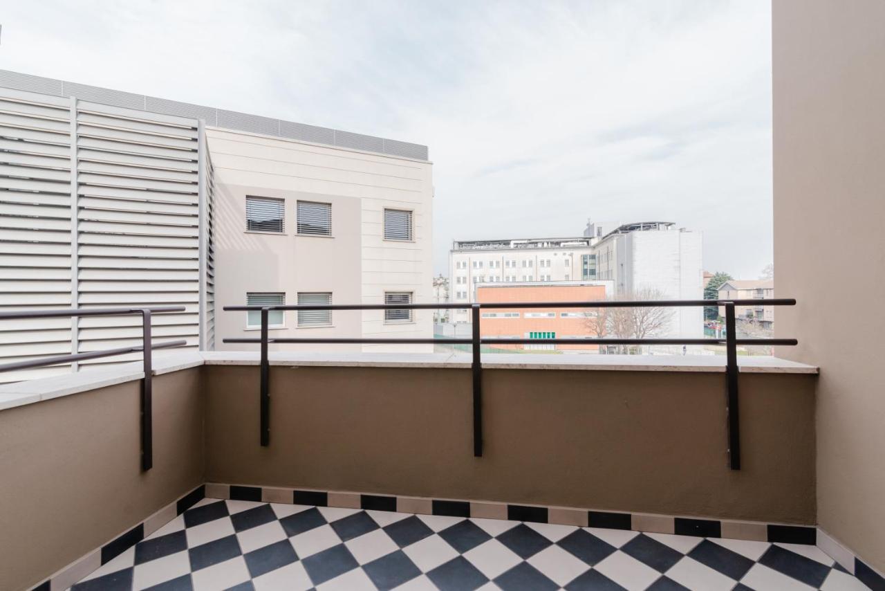 Apartamento Pavia Tower - By Host4U Exterior foto